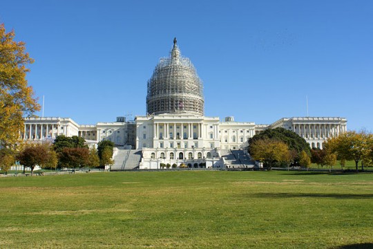 640px-United_States_Capitol_building_under_renovation_November_2014_photo_D_Ramey_Logan